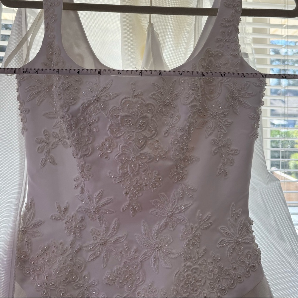 Vintage, White Sleeveless Wedding Gown with beaded bodice and full tulle skirt - Picture 11 of 16